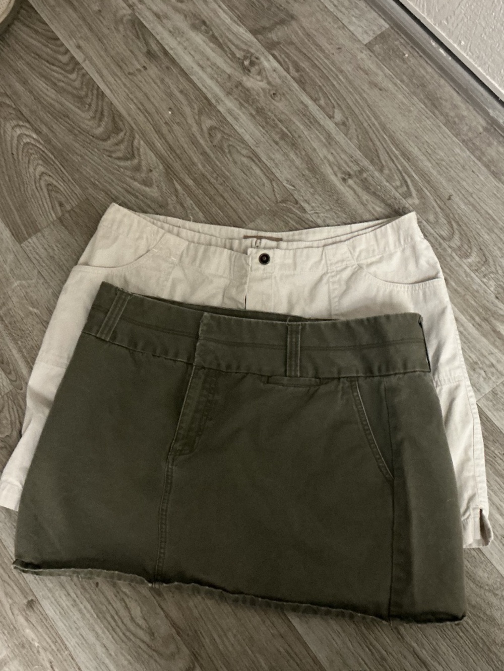Bundle 2 vintage Y2K short skirts white and olive size large old navy and Macys